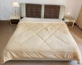 100% polyester blanket quilt with stitches