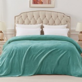 Gentle Solid-Colored Flannel Blanket for Daily Use