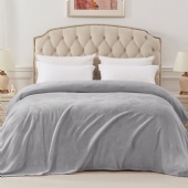 Gentle Solid-Colored Flannel Blanket for Daily Use